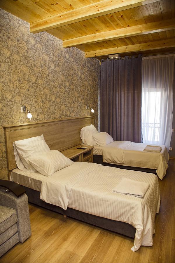 Family Inn Sukhumi Exterior foto