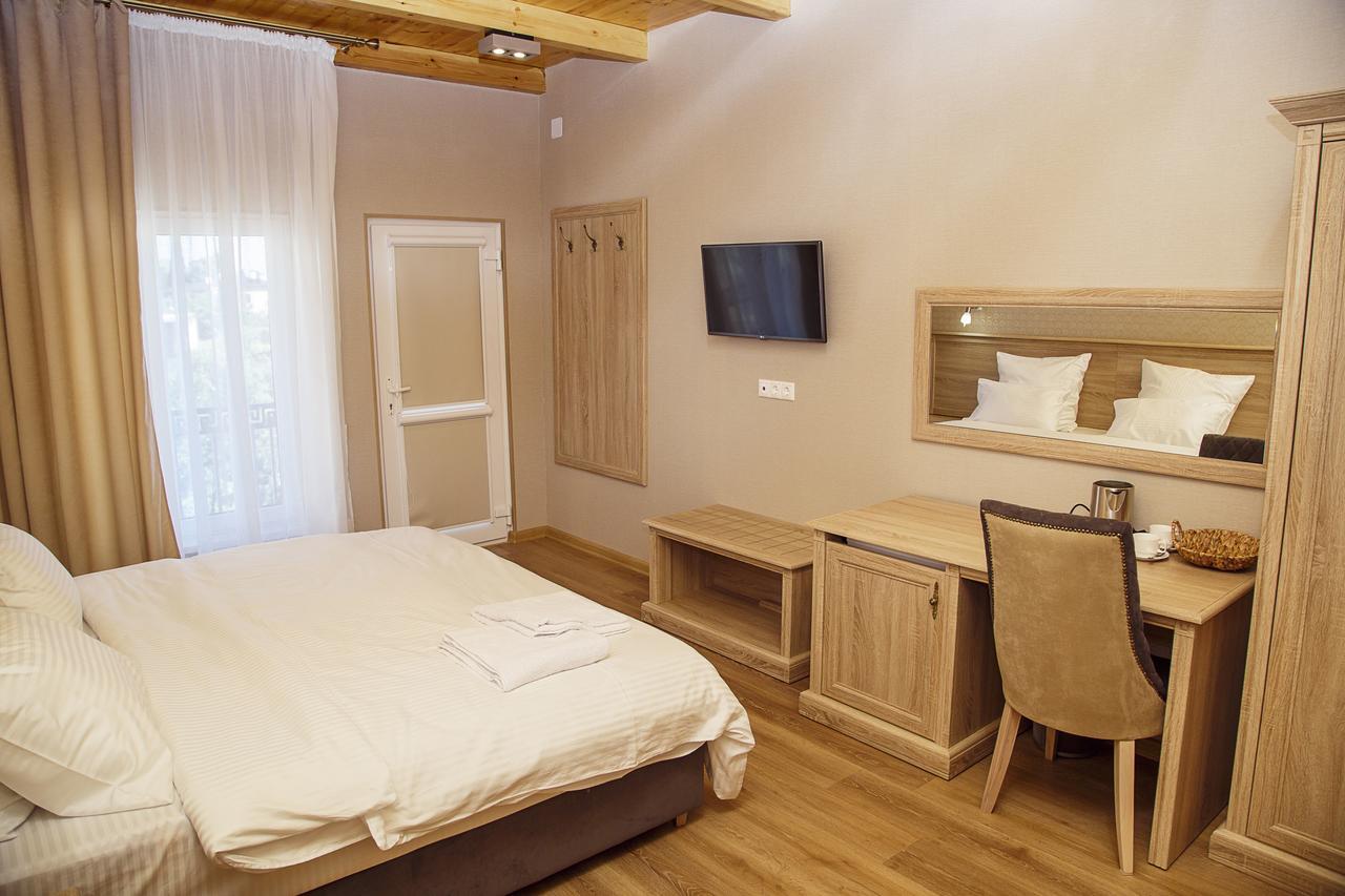 Family Inn Sukhumi Exterior foto
